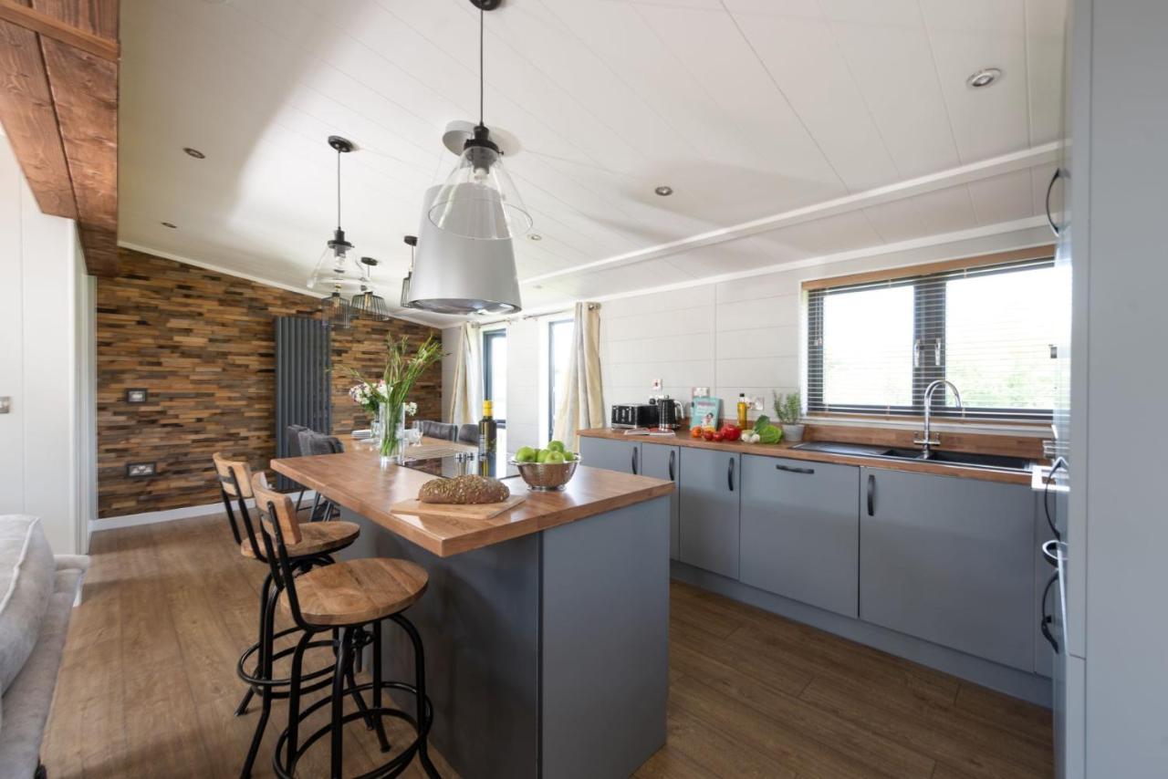 Primrose Lodge, 25 Roadford Lake Lodges Lifton Esterno foto