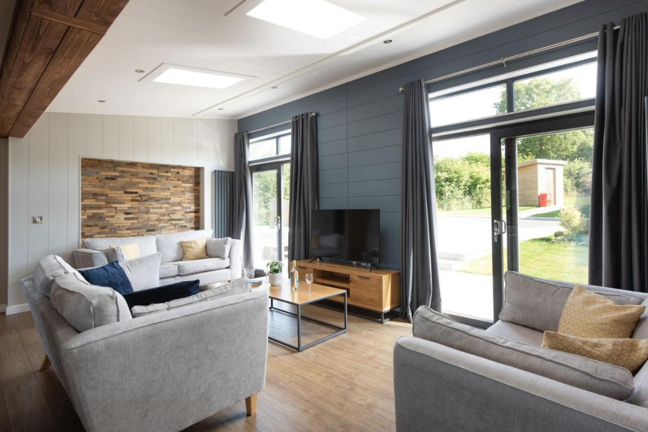 Primrose Lodge, 25 Roadford Lake Lodges Lifton Esterno foto