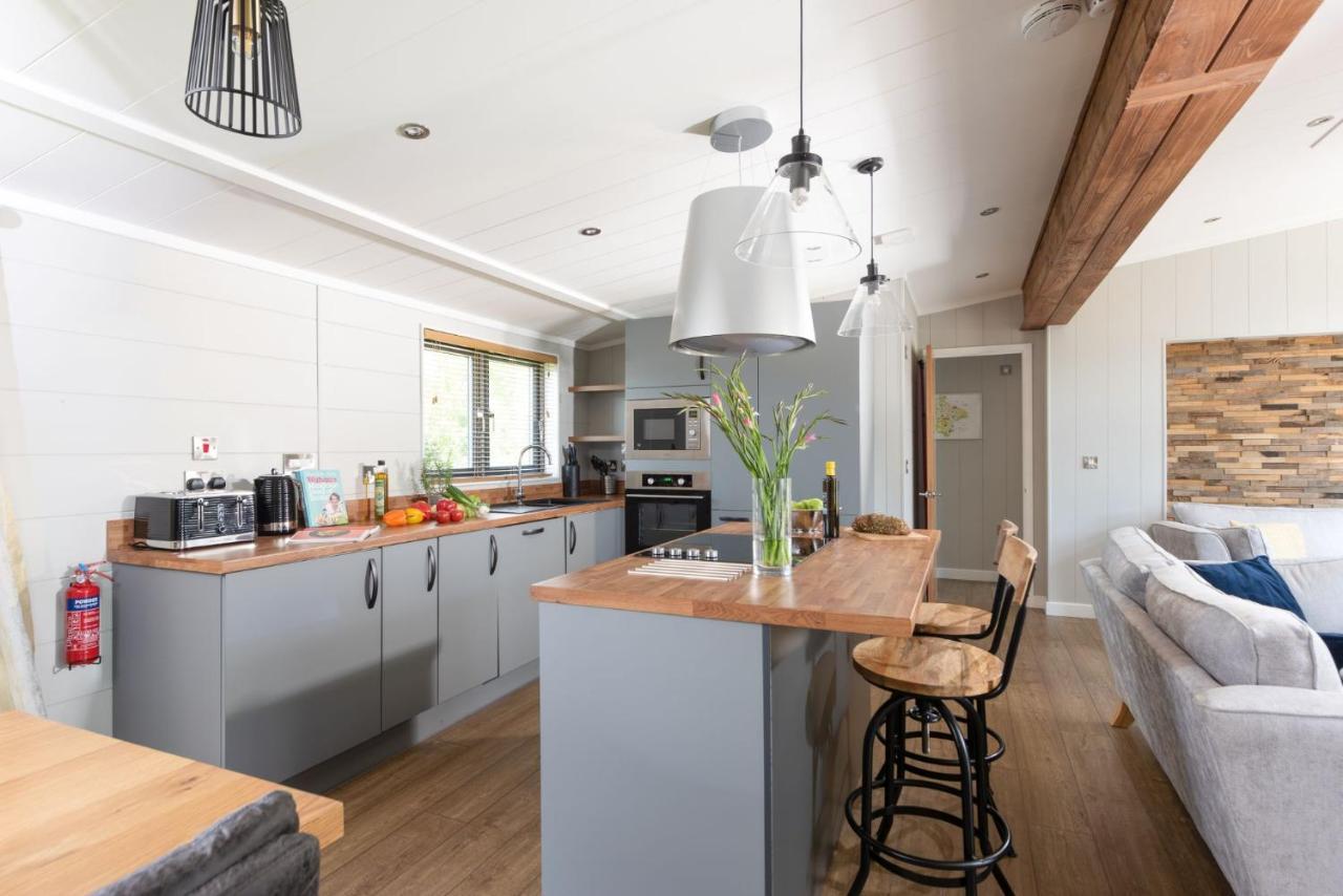 Primrose Lodge, 25 Roadford Lake Lodges Lifton Esterno foto