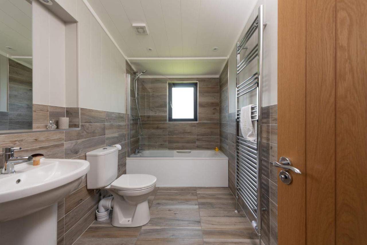 Primrose Lodge, 25 Roadford Lake Lodges Lifton Esterno foto