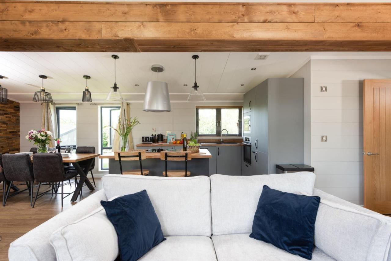 Primrose Lodge, 25 Roadford Lake Lodges Lifton Esterno foto