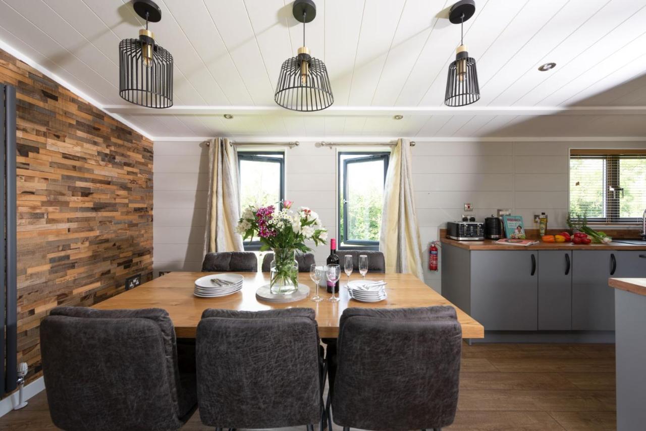 Primrose Lodge, 25 Roadford Lake Lodges Lifton Esterno foto